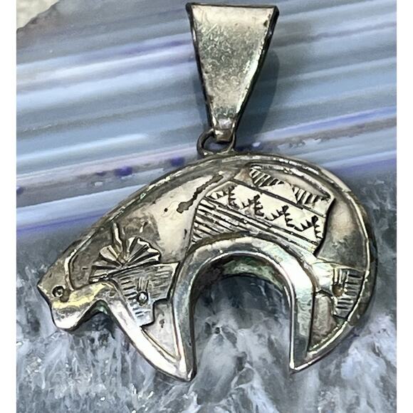 Vintage Native American Sterling Silver STORYTELLER Handmade BEAR FETISH Pendant - Picture 1 of 10